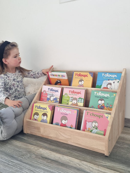 Bibliothèque Montessori au sol