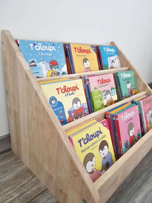 Bibliothèque Montessori au sol