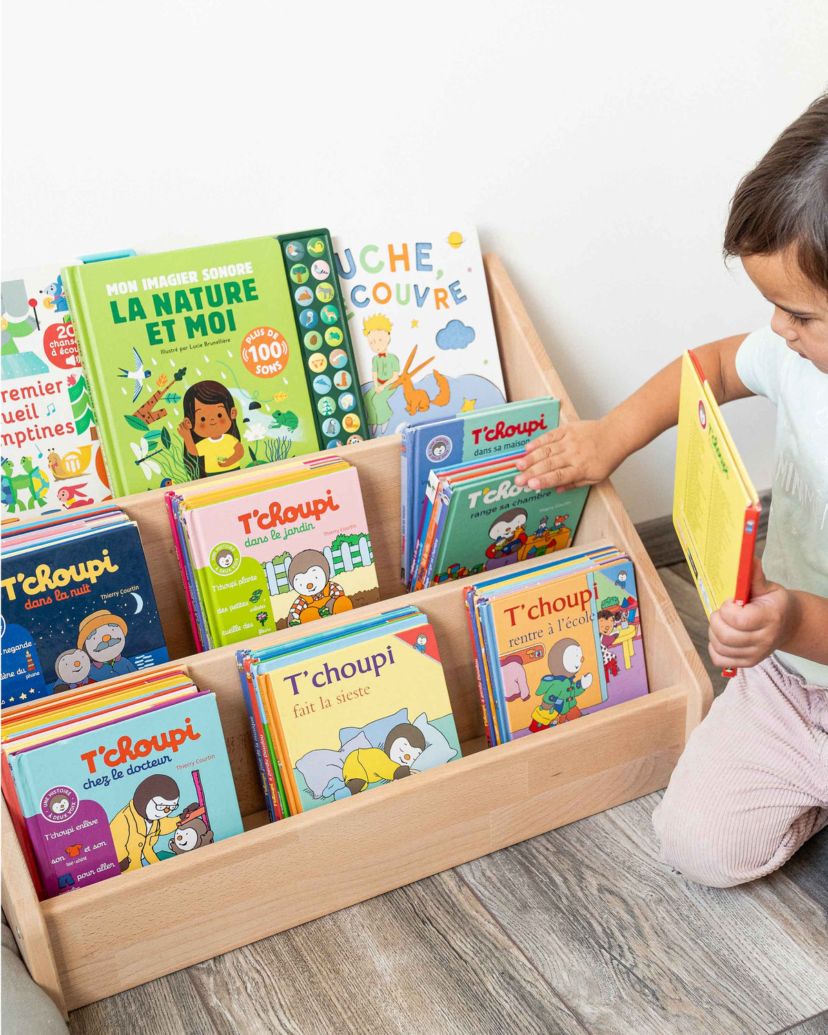 Bibliothèque Montessori au Sol en Bois Naturel