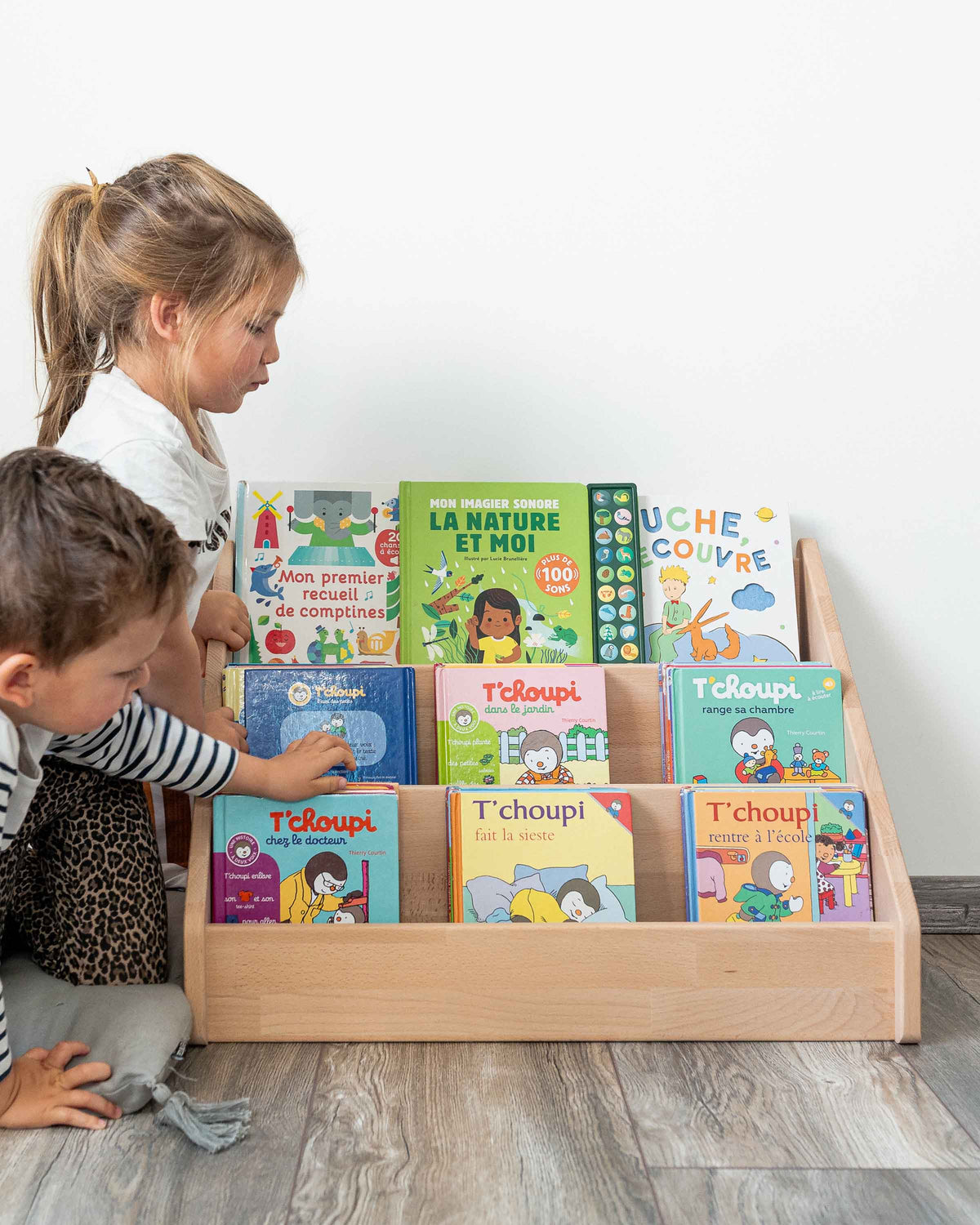 Bibliothèque Montessori au Sol en Bois Naturel