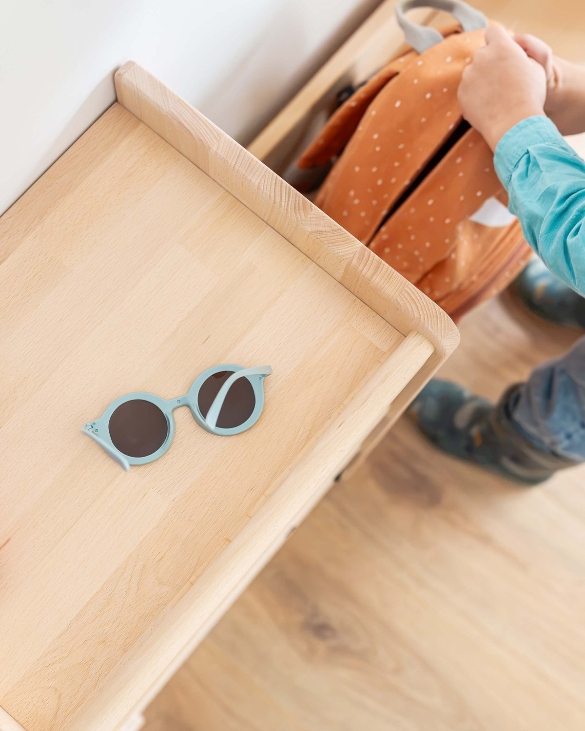 Meuble d’Entrée Montessori en Bois à Hauteur d’Enfant