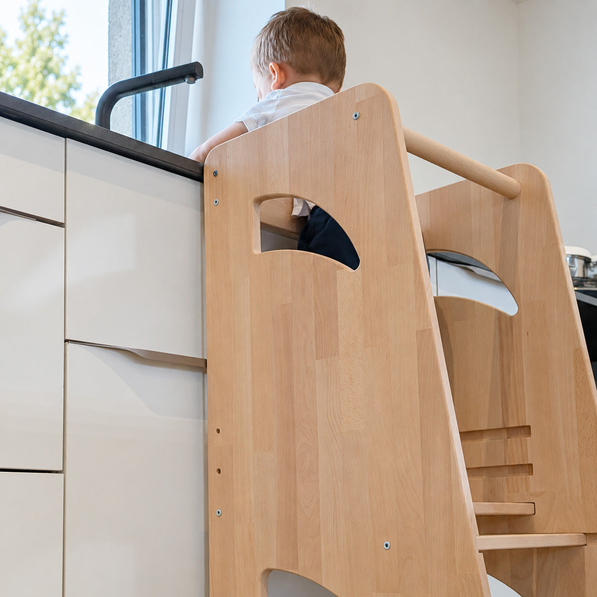 Mitwachsender Montessori-Lernturm aus Holz