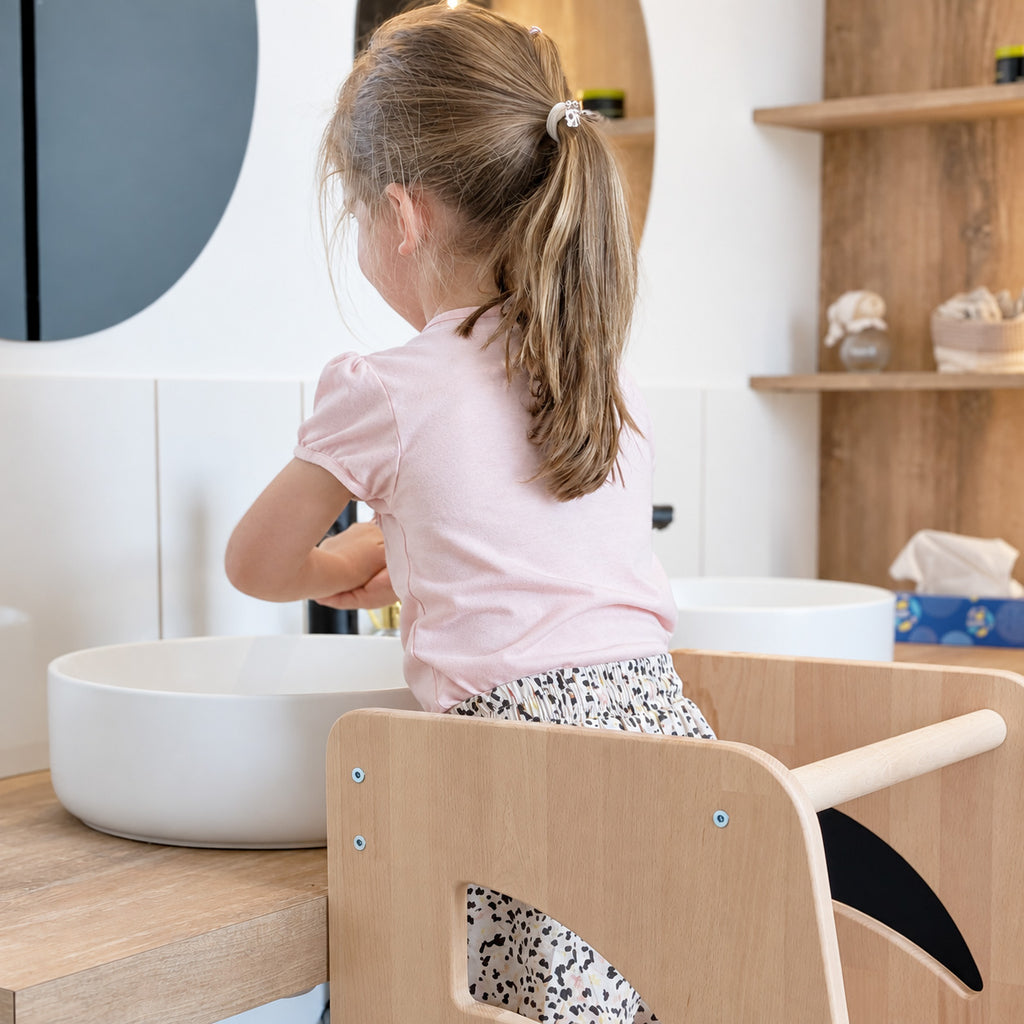 Mitwachsender Montessori-Lernturm aus Holz