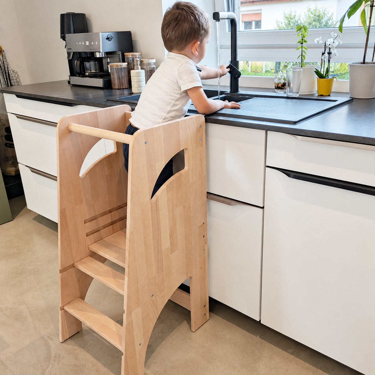 Mitwachsender Montessori-Lernturm aus Holz